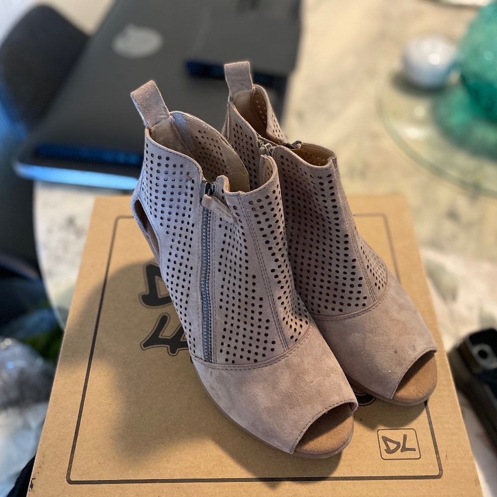 Earth wedges